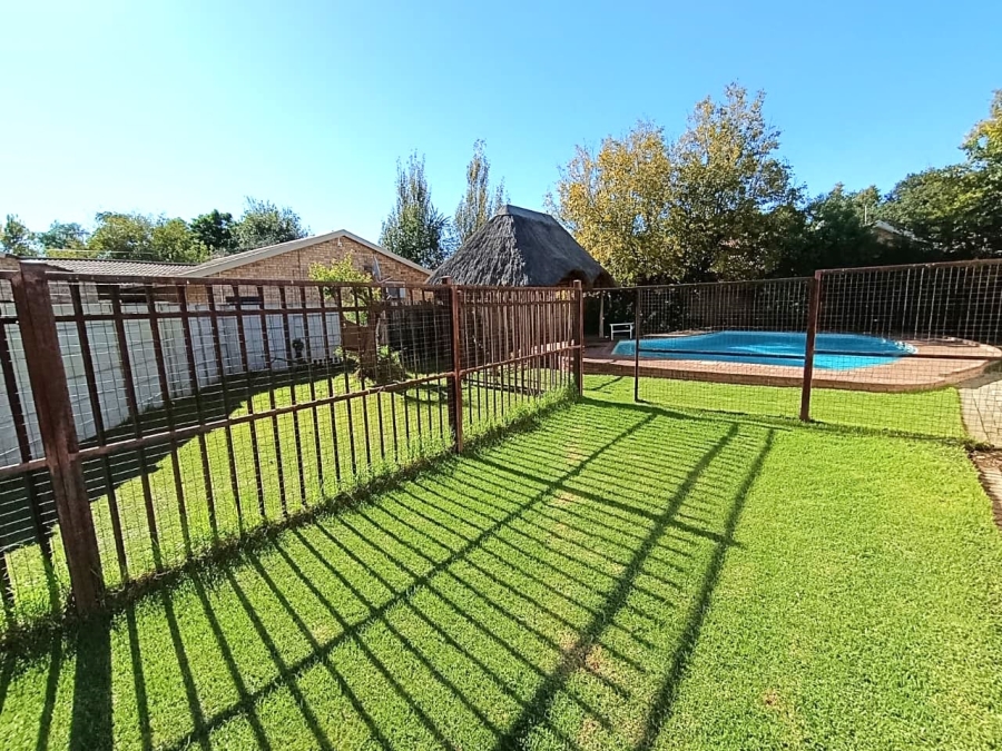 4 Bedroom Property for Sale in Langenhovenpark Free State